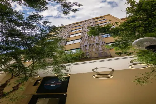 Dunlin Hotel Exterior Photos