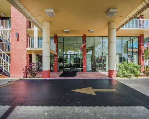 Quality Inn & Suites at Tropicana Field Public Areas Photos