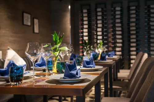 C Central Hotel Питание Photos