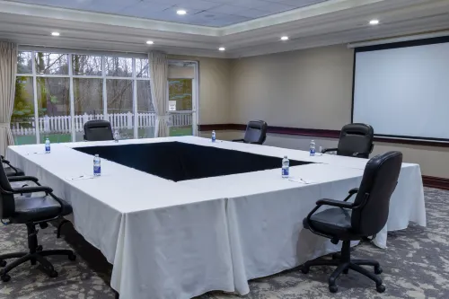 Hilton Garden Inn Niagara-on-The-Lake Business Facilities Photos