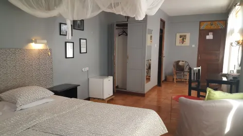 Q-Bar & Guesthouse Rooms Photos