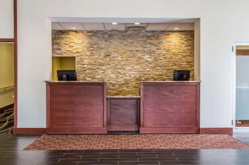 Clarion Hotel & Suites Hamden-New Haven Public Areas Photos