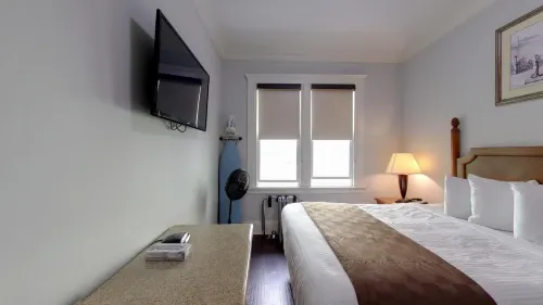 Warfield Hotel Rooms Photos