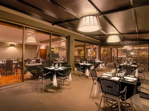 Crest on Barkly Hotel Dining Photos