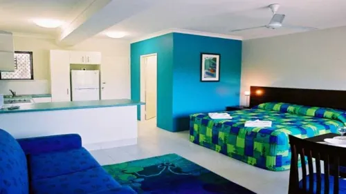 Cairns City Palms Photos