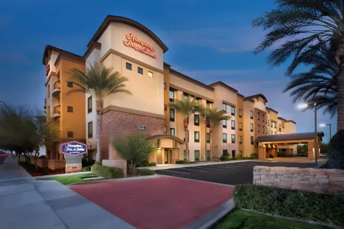 Hampton Inn & Suites by Hilton Phoenix Tempe Exterior Photos