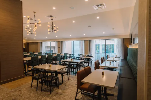 Embassy Suites by Hilton Gatlinburg Resort Ruokailu Photos