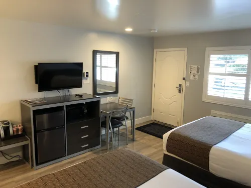 Pacific Inn Monterey Rooms Photos