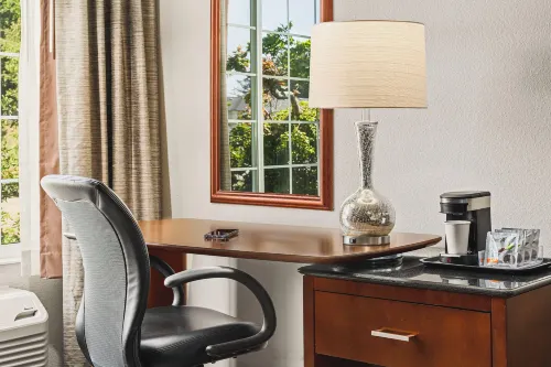 The Ashley Inn & Suites Rooms Photos