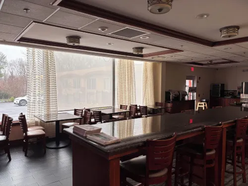 Clarion Hotel & Suites Hamden-New Haven Dining Photos