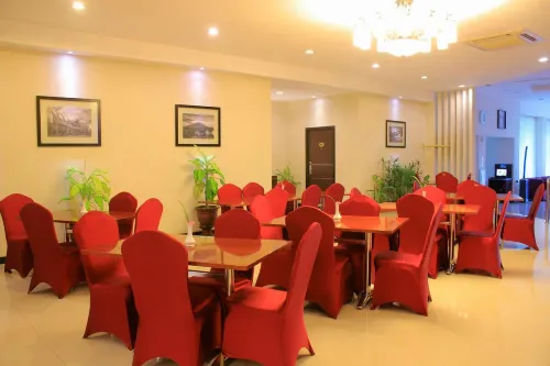 Daima Hotel Padang Makanan Photos