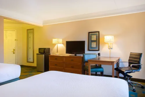 La Quinta Inn & Suites by Wyndham Charlotte Airport South Zimmer Photos