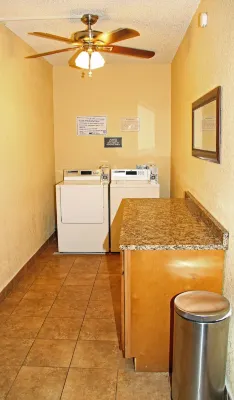 Best Western Plus Universal Inn Khu vực công cộng Photos
