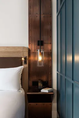 The Gantry London, Curio Collection by Hilton Huoneet Photos
