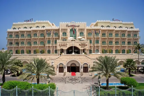 جراند حياة مسقط من الخارج Photos