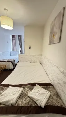 Earls Court Hotel Photos
