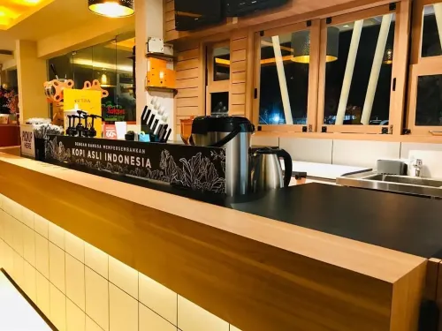 Avira Hotel Makassar Makanan Photos
