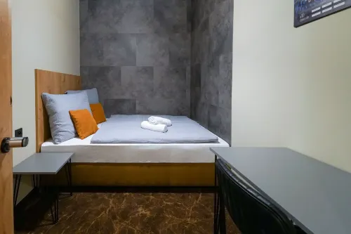 Chors Like a Hotel - Hostel Photos