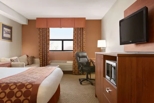 Travelodge by Wyndham Windsor Photos