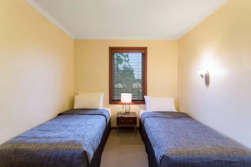Best Western Colonial Village Motel Rooms Photos