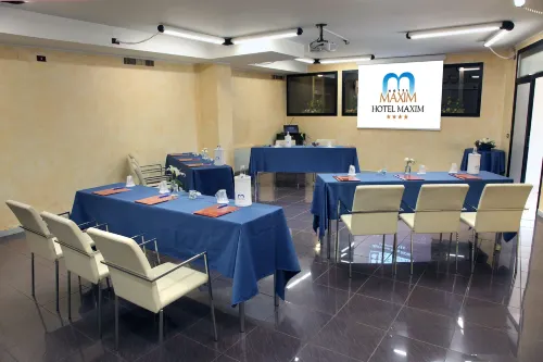 Hotel Maxim Business Facilities Photos