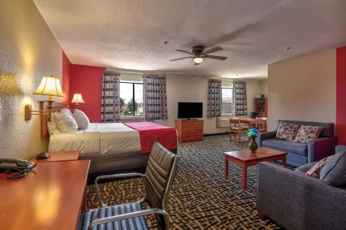 Ramada by Wyndham Oklahoma City Airport North Zimmer Photos