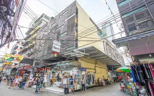 Marwin Space Xung quanh Photos