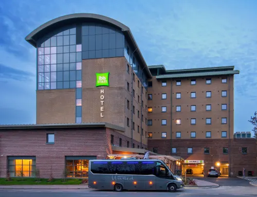 Ibis Styles London Gatwick Airport Exterior Photos