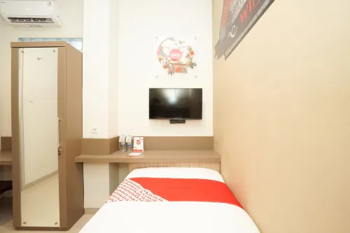 OYO 614 Graha 8 Syariah Kamar Photos