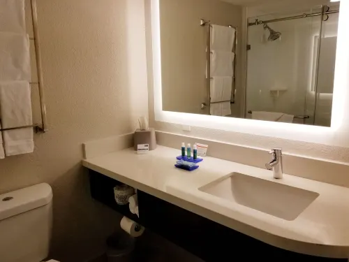 Holiday Inn Express & Suites Miami - Hialeah Huoneet Photos