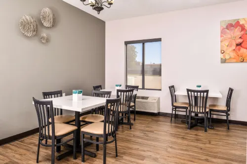 Quality Inn Joplin I-44 Restauration Photos