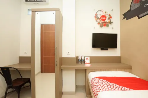 OYO 614 Graha 8 Syariah Kamar Photos
