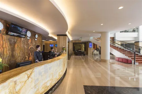 CLARO HOTEL MAKASSAR Area Publik Photos