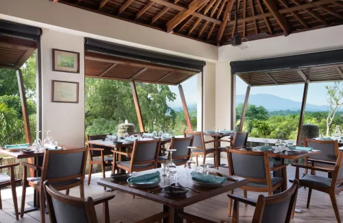 The Tamarind Resort - Nusa Lembongan Dining Photos