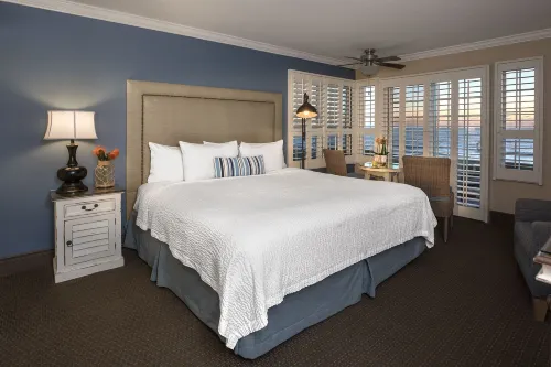 Sand Pebbles Inn Rooms Photos