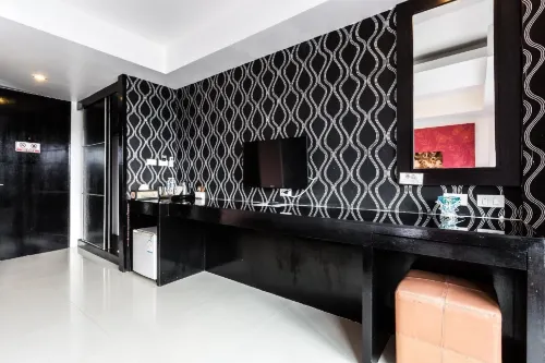 7Q Patong Beach Hotel Photos