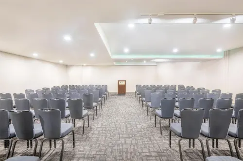Hyatt Regency Waikiki Beach Resort & Spa Business Facilities Photos