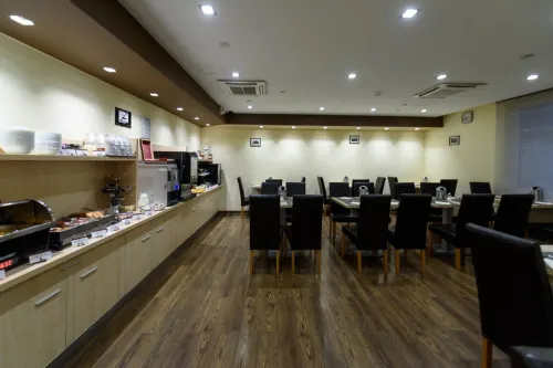 Promenade City Hotel Dining Photos