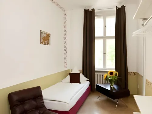 Three Little Pigs Hostel - Your Berlin Castle Zimmer Photos