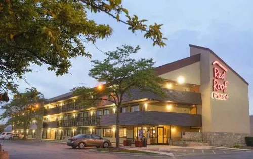 Super 8 by Wyndham Deerfield - Northbrook Exterior Photos