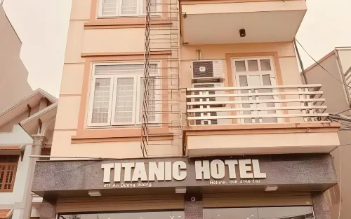 TITANIC HOTEL Exterior Photos