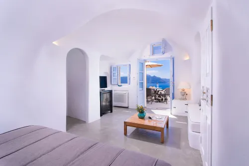 Pezoules of Oia Photos