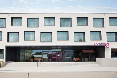 Moxy Rust Exterior Photos