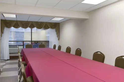 Ramada by Wyndham Rochelle Park Near Paramus Business Facilities Photos