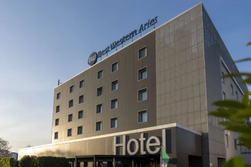 The Aries Hotel Eksterior Photos