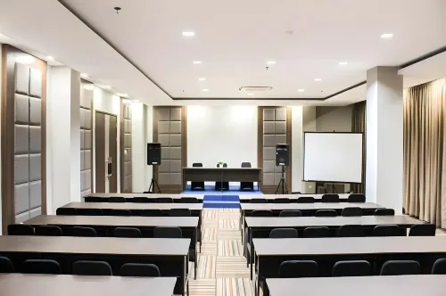 Xtra Hotel Bengkulu Business Photos