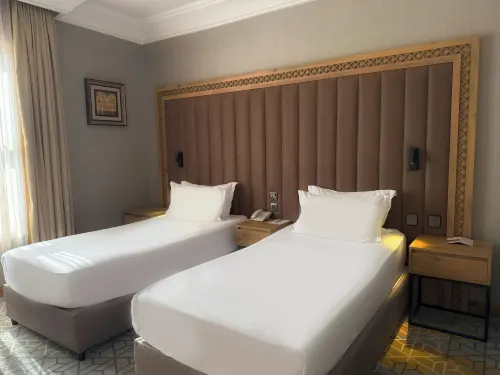 Crown Town Hotel Huoneet Photos