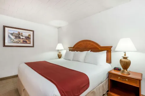 Ramada by Wyndham State College Hotel & Conference Center Rooms Photos