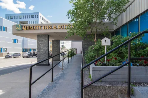 Quality Inn & Suites Yellowknife Zimmer Photos