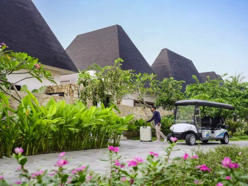 Pullman Lombok Merujani Mandalika Beach Resort Exterior Photos
